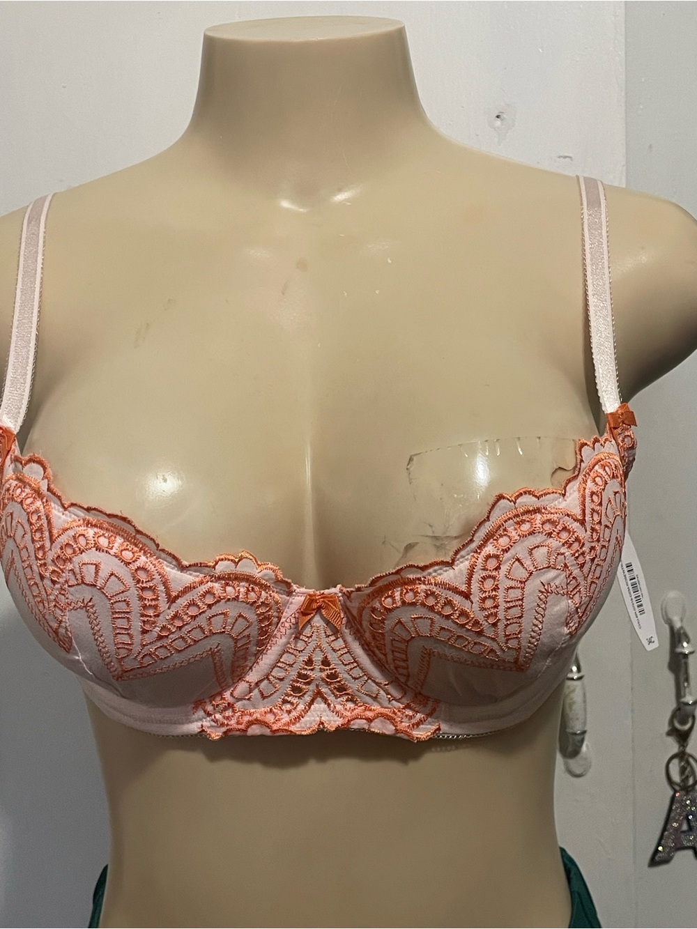 Delicate Lace Underwire Bra in Peach Pink